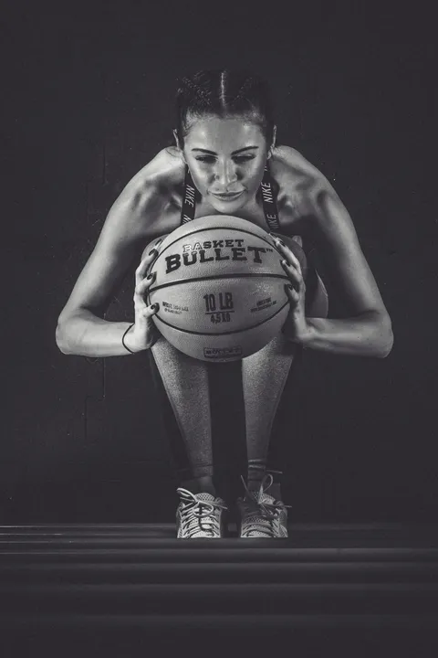 Sit-up with a press with a Basket Bullet medicine ball